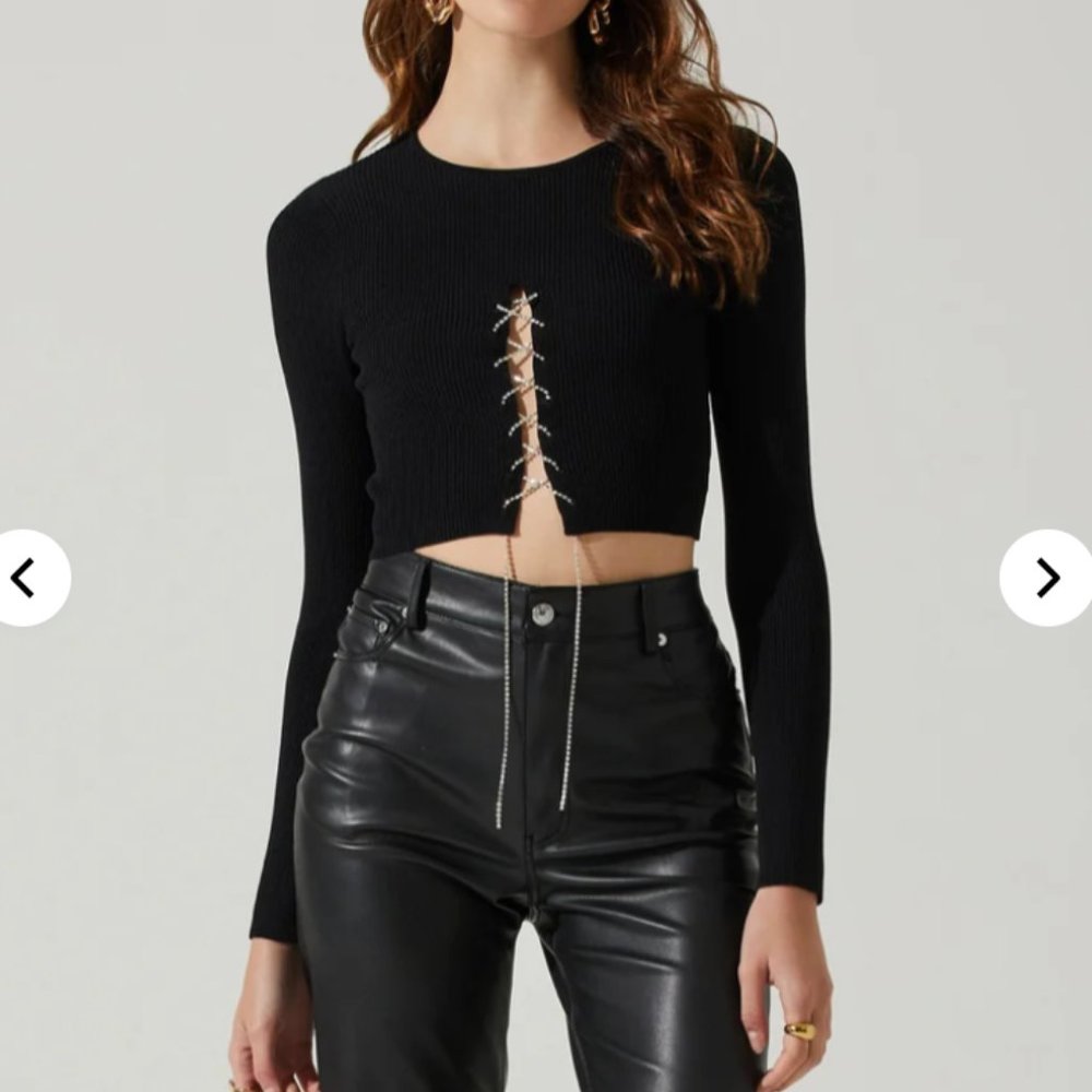 NWT ASTR Simone Sweater